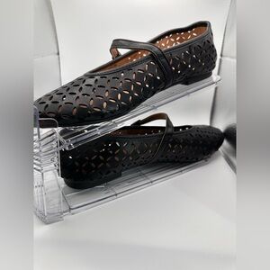 ✨ No Boundaries Mary Jane Flats ✨
Size: 9 • Color: Black • Condition: Never Worn